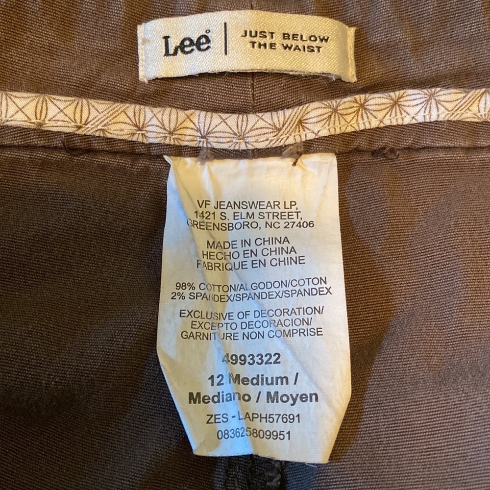 Lee capris brown front & back pockets rise is just below waist size 12 - Picture 5 of 5